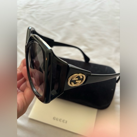 Gucci sunglasses (authentic) - Picture 3 of 5